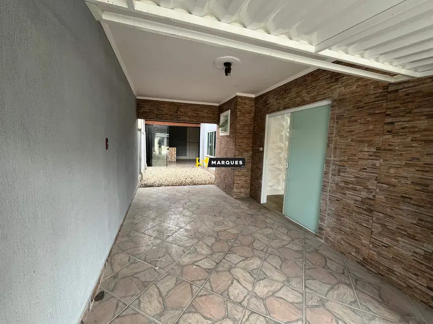 Casa com 3 quartos para alugar, 112m2 em Jardim Iririú, Joinville - SC - imagem 5 Foto 5 de Casa com 3 quartos para alugar, 112m2 em Jardim Iririú, Joinville - SC