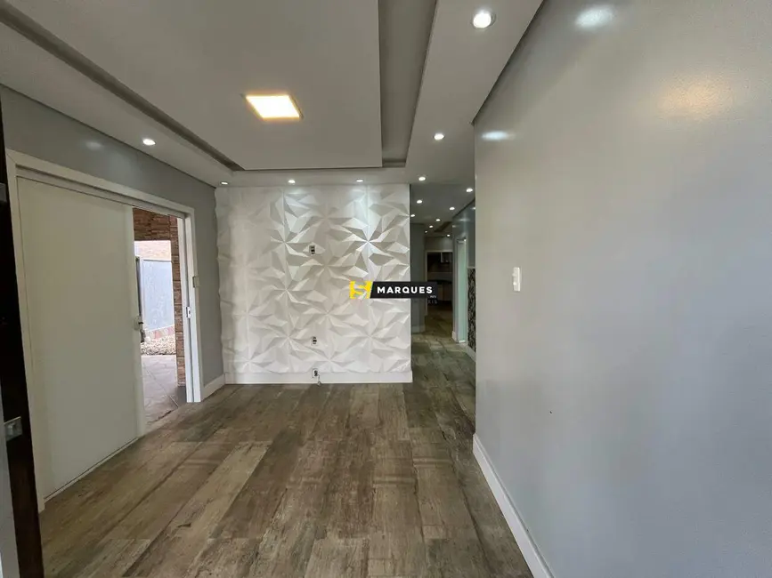 Casa com 3 quartos para alugar, 112m2 em Jardim Iririú, Joinville - SC - imagem 7 Foto 7 de Casa com 3 quartos para alugar, 112m2 em Jardim Iririú, Joinville - SC