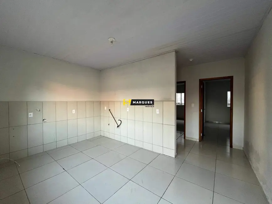 Foto 2 de Kitnet com 2 quartos para alugar, 46m2 em Anita Garibaldi, Joinville - SC