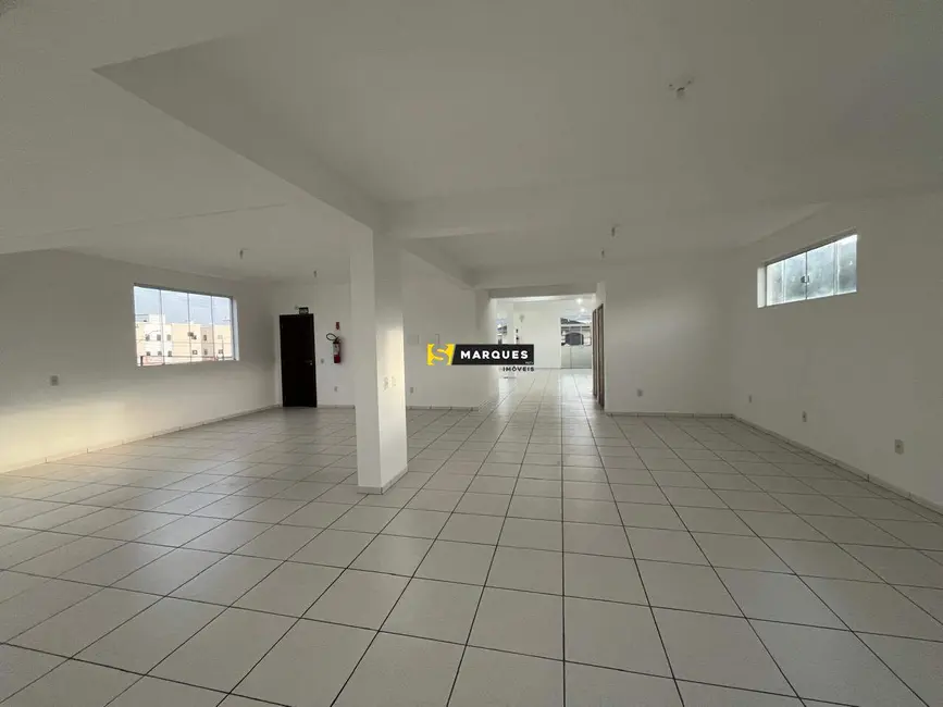 Foto 3 de Sala Comercial para alugar, 198m2 em Aventureiro, Joinville - SC