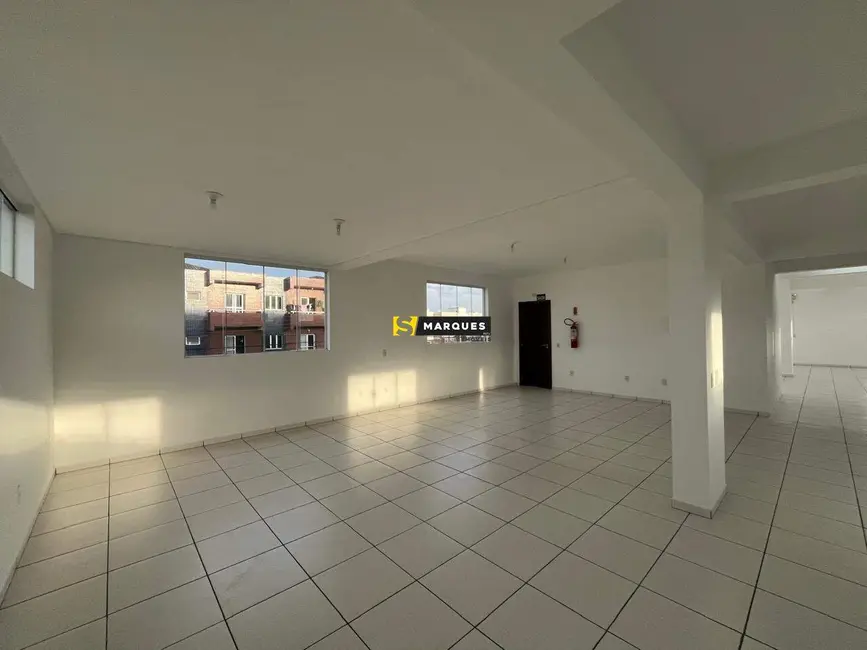 Foto 7 de Sala Comercial para alugar, 198m2 em Aventureiro, Joinville - SC