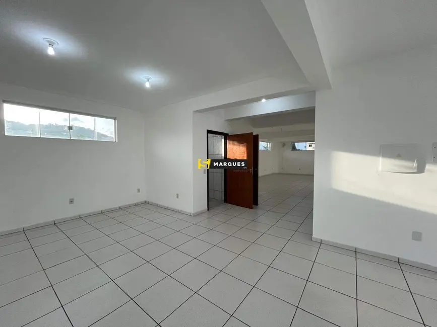 Foto 4 de Sala Comercial para alugar, 198m2 em Aventureiro, Joinville - SC