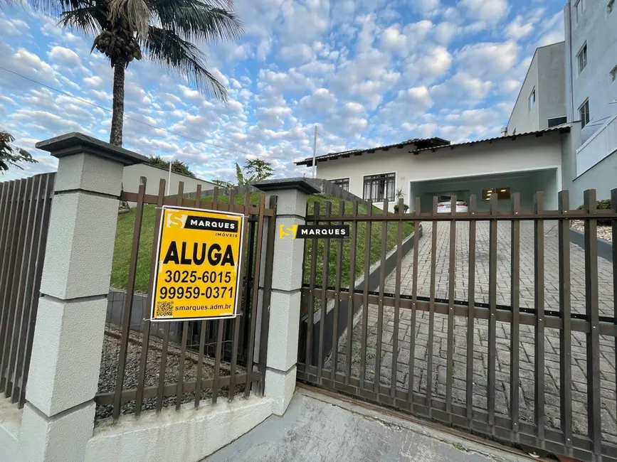 Casa com 3 quartos para alugar, 210m2 em Santa Catarina, Joinville - SC - imagem 4 Foto 4 de Casa com 3 quartos para alugar, 210m2 em Santa Catarina, Joinville - SC