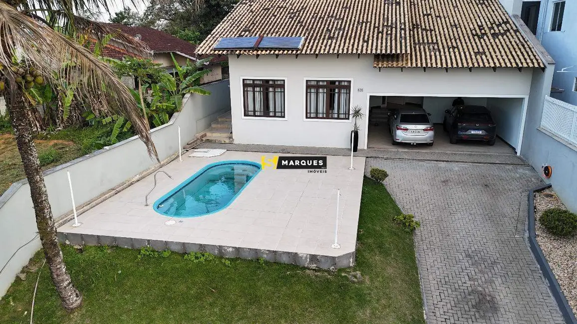 Foto 1 de Casa com 3 quartos para alugar, 210m2 em Santa Catarina, Joinville - SC