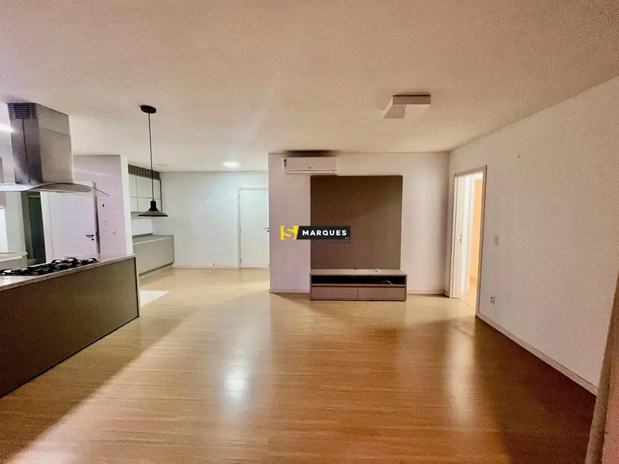 Foto 6 de Apartamento com 3 quartos para alugar, 120m2 em Anita Garibaldi, Joinville - SC