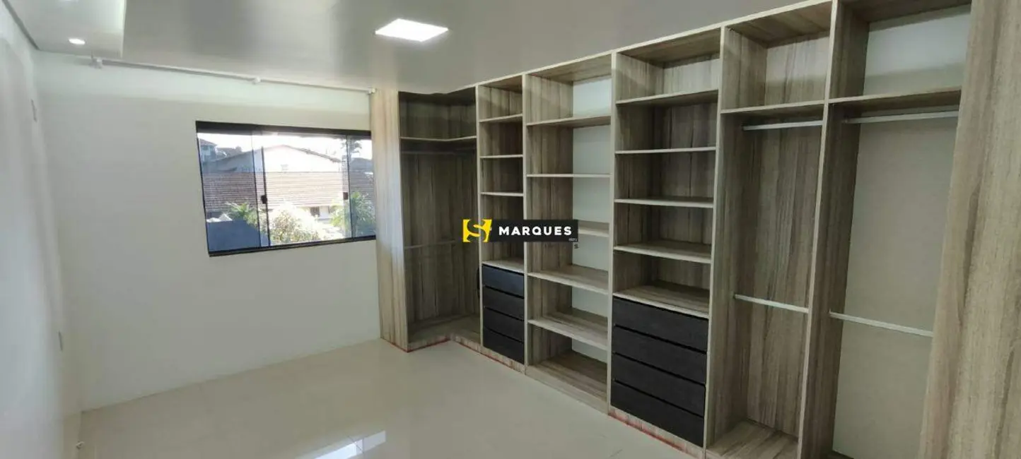 Apartamento com 3 quartos para alugar, 98m2 em Fátima, Joinville - SC - imagem 3 Foto 3 de Apartamento com 3 quartos para alugar, 98m2 em Fátima, Joinville - SC