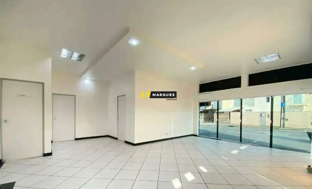 Foto 3 de Sala Comercial para alugar, 100m2 em Fátima, Joinville - SC