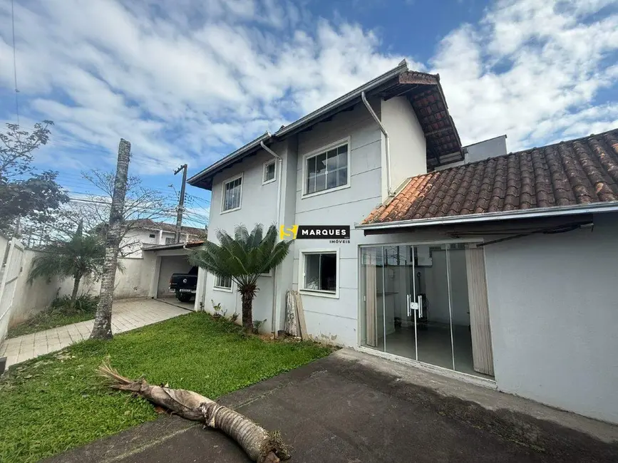 Foto 1 de Casa com 2 quartos para alugar, 110m2 em Aventureiro, Joinville - SC