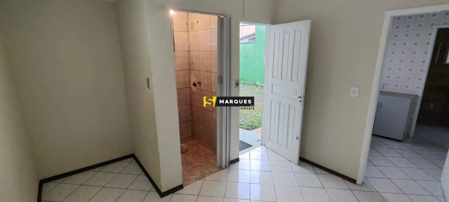 Foto 11 de Casa para alugar, 95m2 em Anita Garibaldi, Joinville - SC