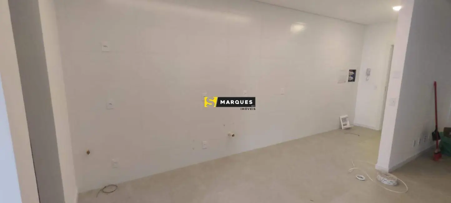 Apartamento com 3 quartos para alugar, 110m2 em América, Joinville - SC - imagem 2 Foto 2 de Apartamento com 3 quartos para alugar, 110m2 em América, Joinville - SC