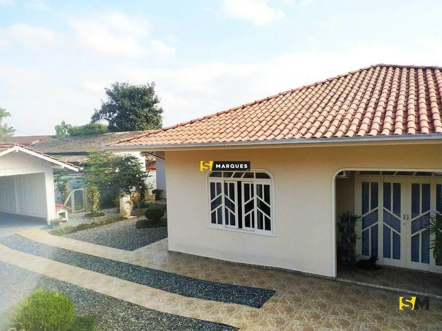 Foto 1 de Casa com 2 quartos para alugar, 150m2 em Jarivatuba, Joinville - SC