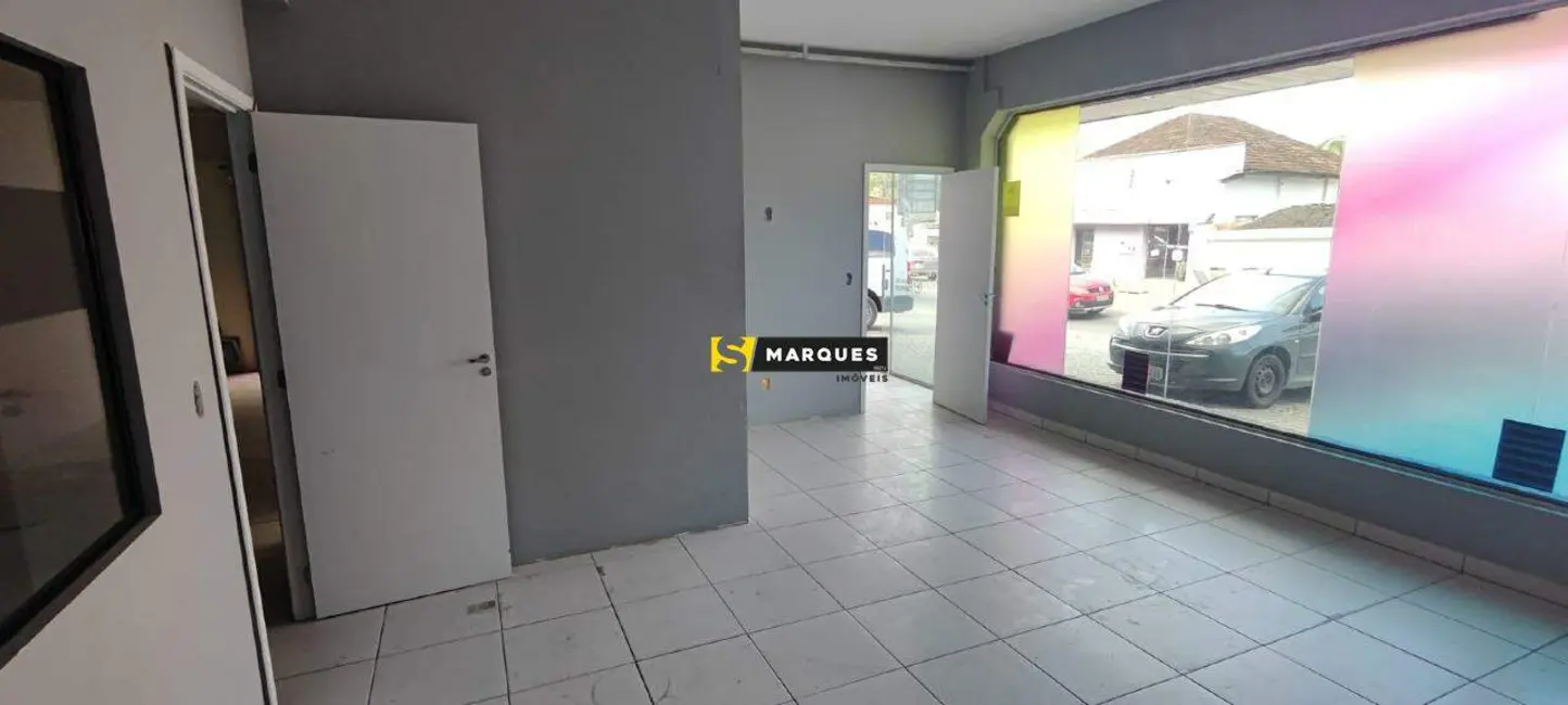 Sala Comercial para alugar, 160m2 em Glória, Joinville - SC - imagem 2 Foto 2 de Sala Comercial para alugar, 160m2 em Glória, Joinville - SC
