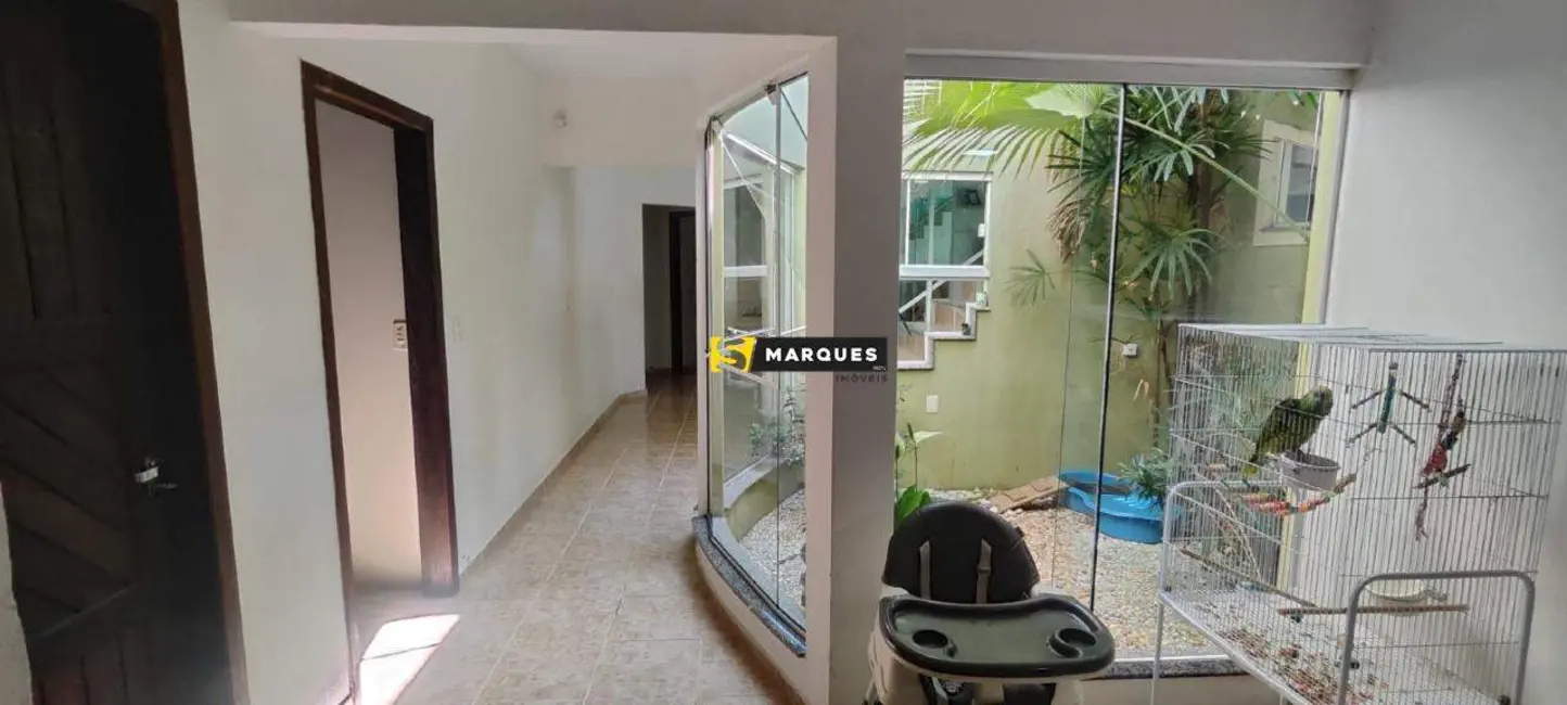 Foto 4 de Sobrado com 4 quartos à venda, 200m2 em Paranaguamirim, Joinville - SC