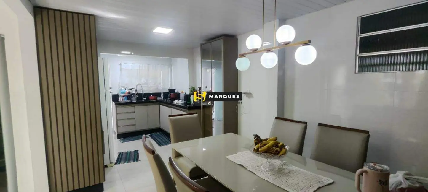 Foto 3 de Sobrado com 4 quartos à venda, 200m2 em Paranaguamirim, Joinville - SC