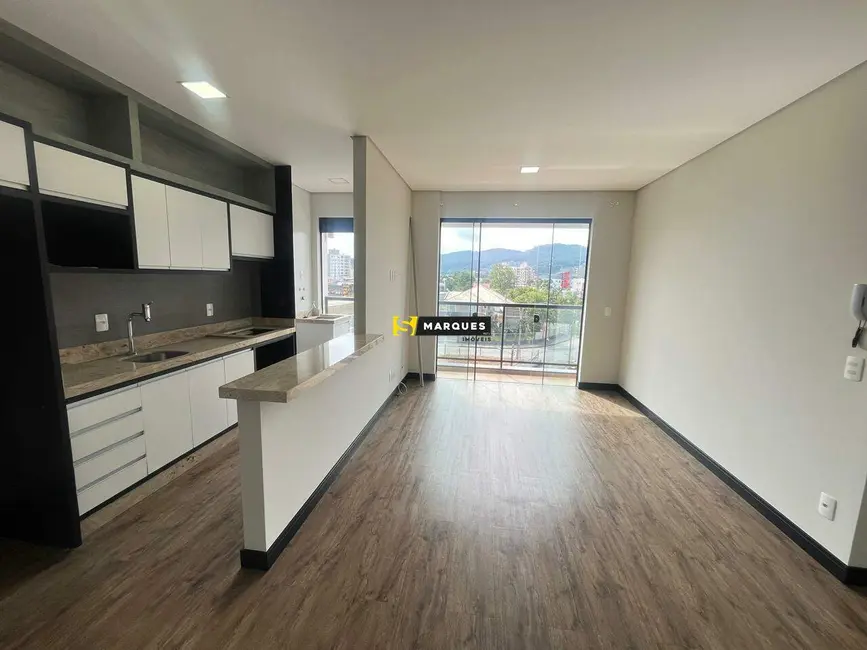 Foto 2 de Apartamento com 2 quartos para alugar, 73m2 em Bom Retiro, Joinville - SC