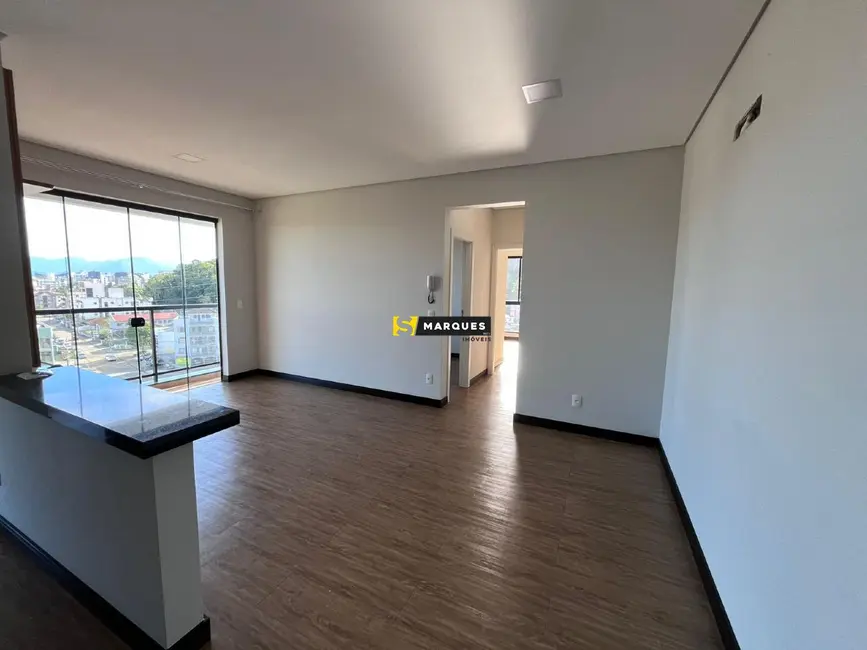 Foto 2 de Apartamento com 2 quartos para alugar, 73m2 em Bom Retiro, Joinville - SC