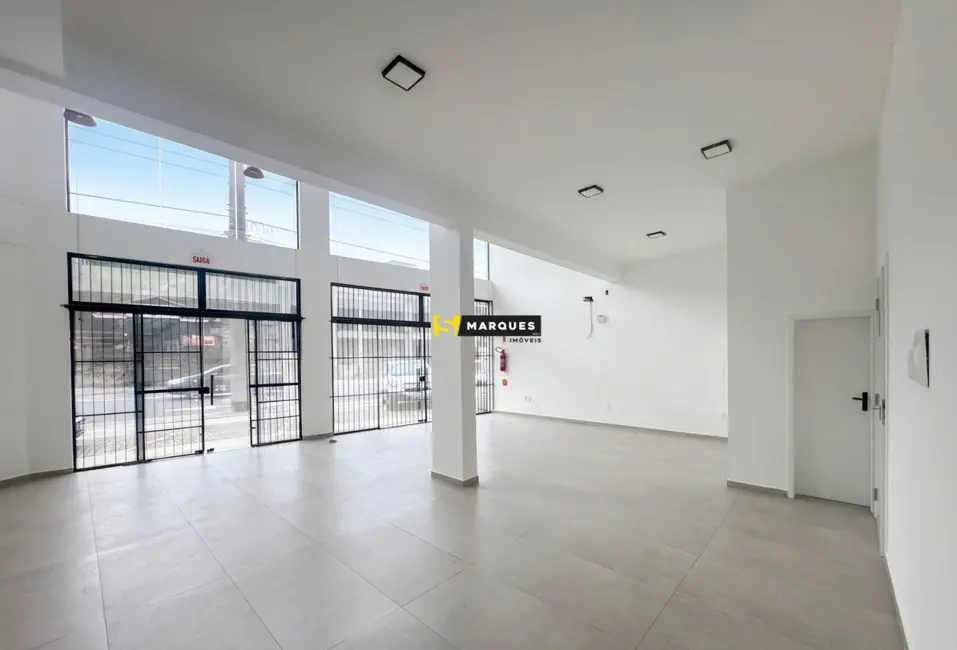 Foto 2 de Sala Comercial para alugar, 143m2 em Boa Vista, Joinville - SC