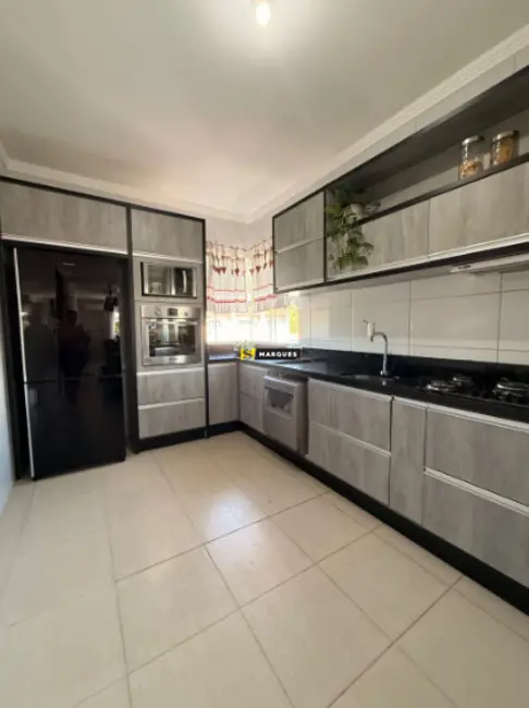 Foto 4 de Sobrado com 2 quartos para alugar, 90m2 em Jardim Sofia, Joinville - SC
