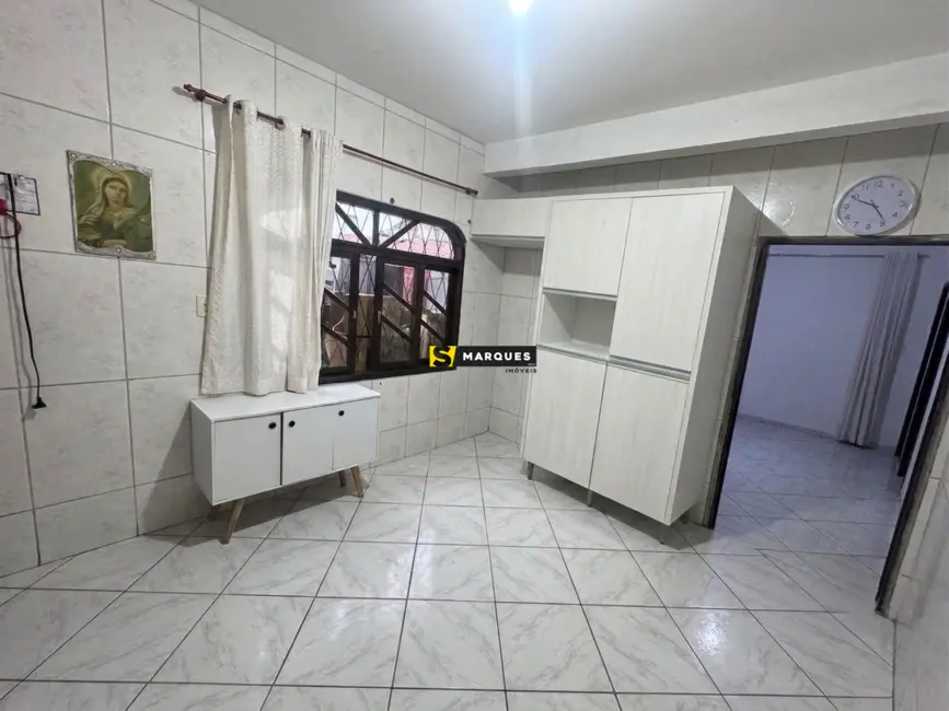 Sobrado com 3 quartos para alugar, 74m2 em Morro do Meio, Joinville - SC - imagem 9 Foto 9 de Sobrado com 3 quartos para alugar, 74m2 em Morro do Meio, Joinville - SC