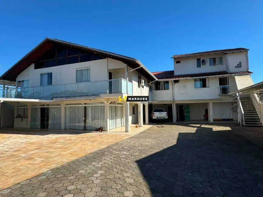 Apartamento com 3 quartos para alugar, 136m2 em Guanabara, Joinville - SC - imagem 1 Foto 1 de Apartamento com 3 quartos para alugar, 136m2 em Guanabara, Joinville - SC