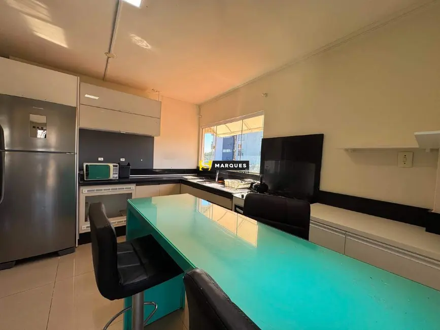 Apartamento com 3 quartos para alugar, 136m2 em Guanabara, Joinville - SC - imagem 5 Foto 5 de Apartamento com 3 quartos para alugar, 136m2 em Guanabara, Joinville - SC