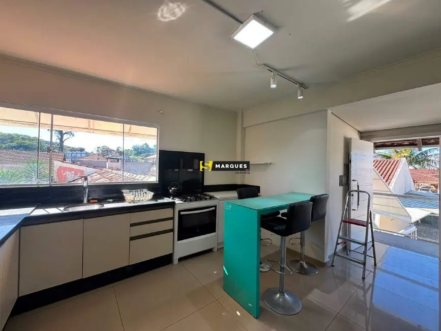Apartamento com 3 quartos para alugar, 136m2 em Guanabara, Joinville - SC - imagem 6 Foto 6 de Apartamento com 3 quartos para alugar, 136m2 em Guanabara, Joinville - SC