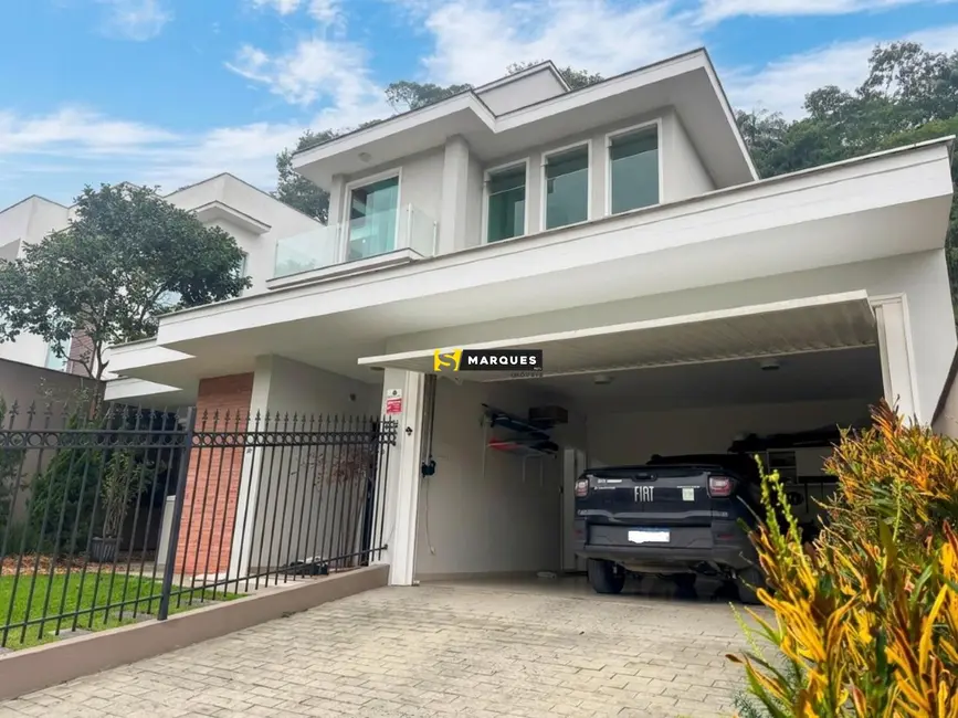 Casa com 5 quartos para alugar, 280m2 em São Marcos, Joinville - SC - imagem 3 Foto 3 de Casa com 5 quartos para alugar, 280m2 em São Marcos, Joinville - SC