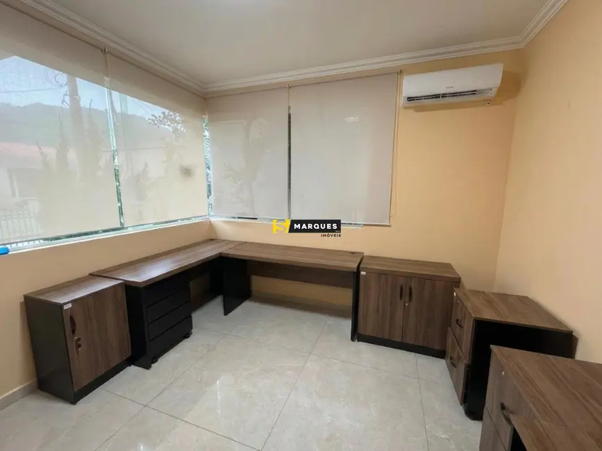 Casa com 5 quartos para alugar, 280m2 em São Marcos, Joinville - SC - imagem 6 Foto 6 de Casa com 5 quartos para alugar, 280m2 em São Marcos, Joinville - SC