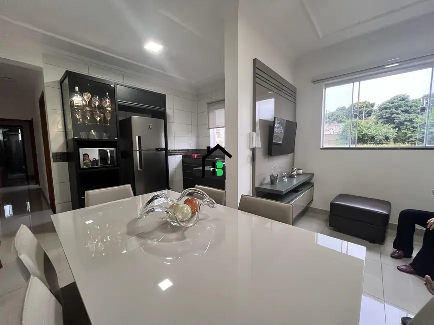Foto 2 de Apartamento com 2 quartos à venda, 66m2 em Centro, Patos De Minas - MG