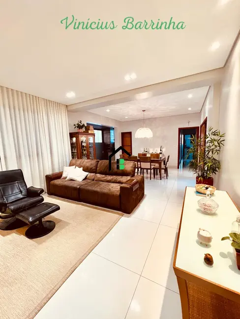 Foto 2 de Apartamento com 3 quartos à venda, 190m2 em Cônego Getúlio, Patos De Minas - MG