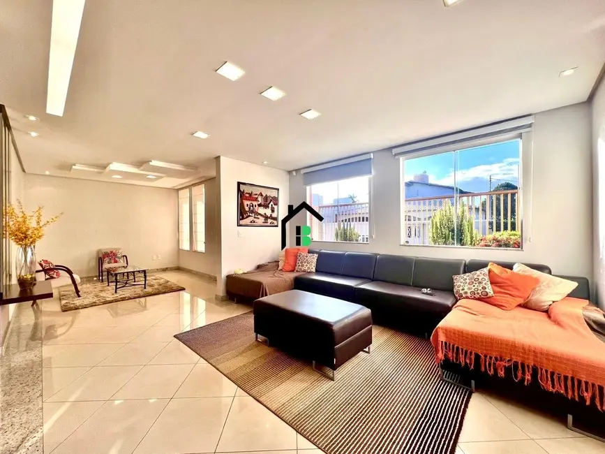 Foto 1 de Casa com 4 quartos à venda, 268m2 em Alto dos Caiçaras, Patos De Minas - MG