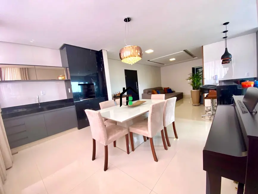 Foto 2 de Apartamento com 3 quartos à venda, 118m2 em Centro, Patos De Minas - MG