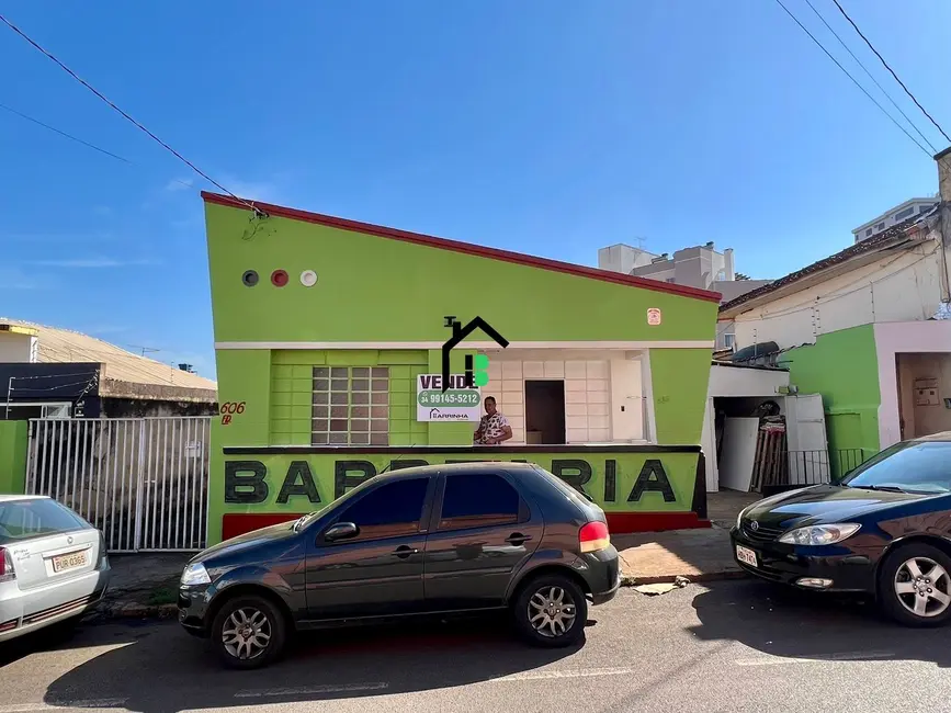 Foto 1 de Loja à venda, 228m2 em Centro, Patos De Minas - MG