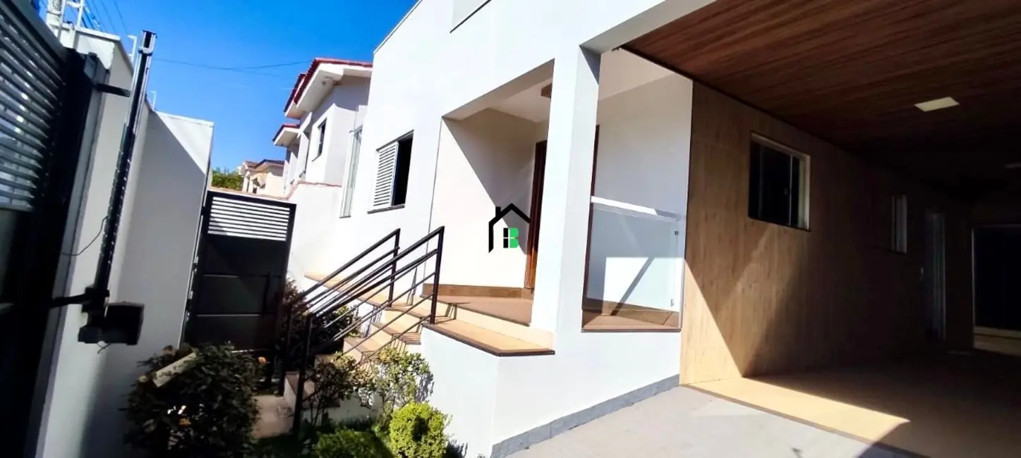 Foto 2 de Casa com 3 quartos à venda, 212m2 em Cidade Jardim, Patos De Minas - MG