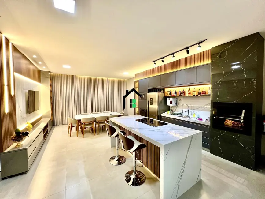 Foto 1 de Casa com 3 quartos à venda, 226m2 em Planalto, Patos De Minas - MG