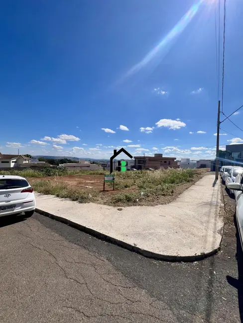 Foto 2 de Terreno / Lote à venda, 667m2 em Alto dos Caiçaras, Patos De Minas - MG
