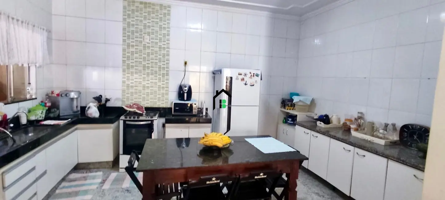 Foto 1 de Casa com 3 quartos à venda, 158m2 em Brasil, Patos De Minas - MG