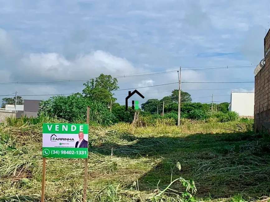 Foto 1 de Terreno / Lote à venda, 450m2 em Alto dos Caiçaras, Patos De Minas - MG