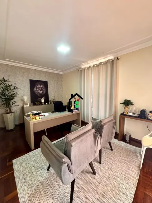 Foto 2 de Casa com 4 quartos à venda, 250m2 em Sobradinho, Patos De Minas - MG