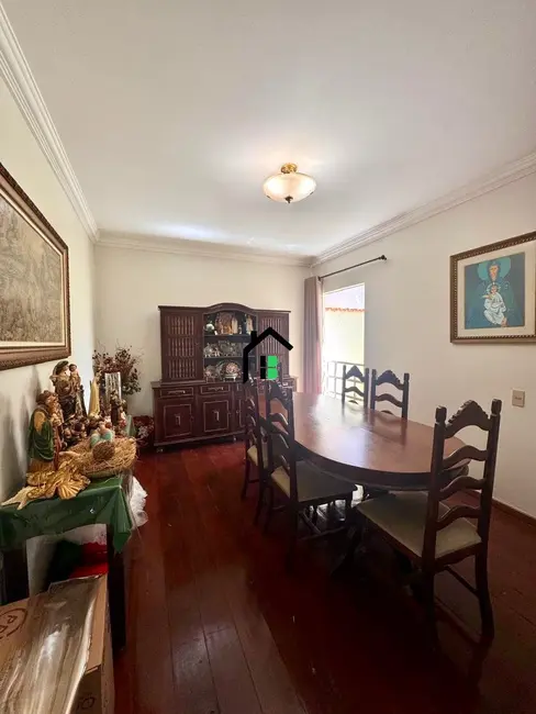 Foto 1 de Casa com 4 quartos à venda, 187m2 em Centro, Patos De Minas - MG
