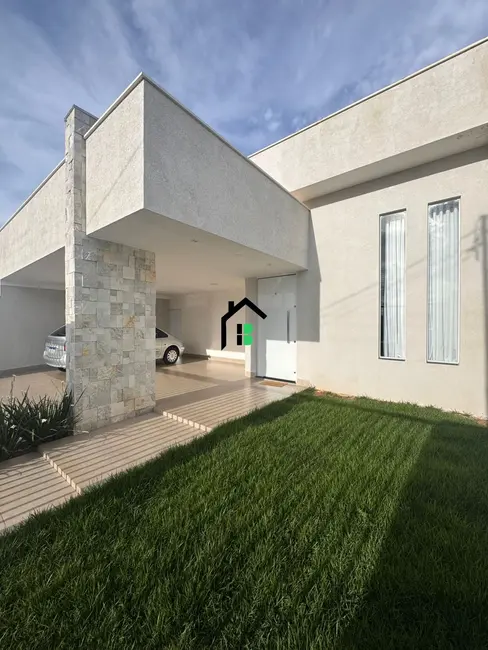 Foto 1 de Casa com 3 quartos à venda, 200m2 em Alto Limoeiro, Patos De Minas - MG