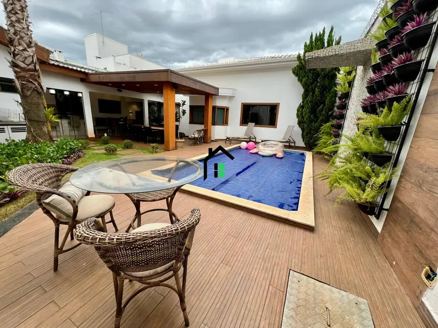 Foto 1 de Casa com 3 quartos à venda, 360m2 em Caiçaras, Patos De Minas - MG