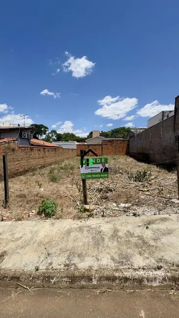 Foto 2 de Terreno / Lote à venda, 300m2 em Jardim Céu Azul, Patos De Minas - MG