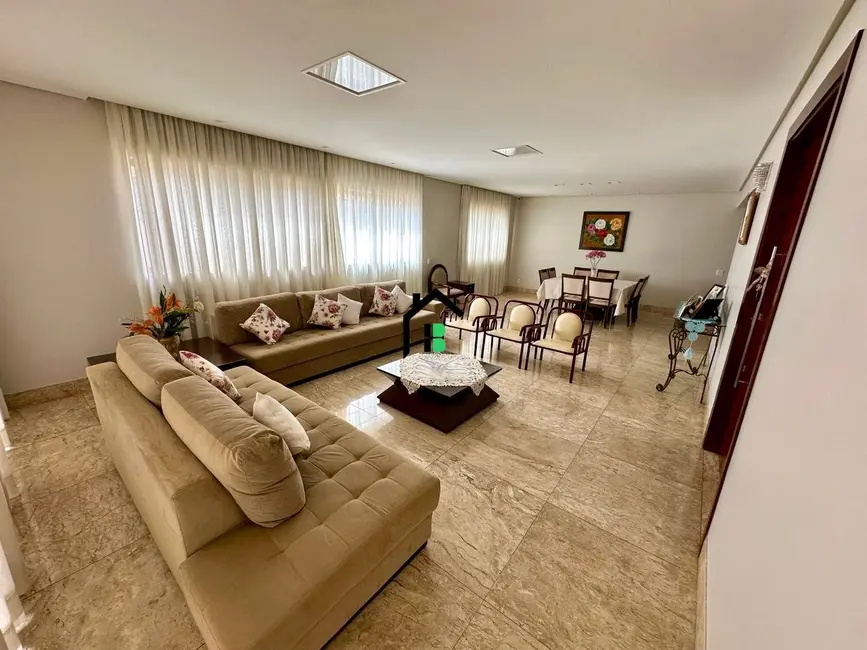 Foto 1 de Apartamento com 5 quartos à venda, 290m2 em Centro, Patos De Minas - MG
