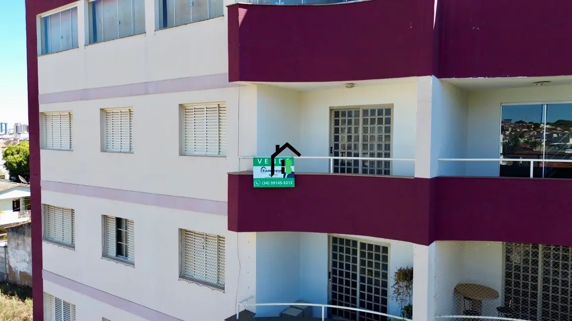 Foto 2 de Cobertura com 3 quartos à venda, 206m2 em Jardim Centro, Patos De Minas - MG