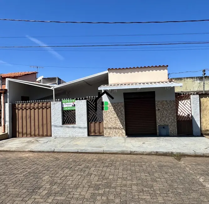 Foto 1 de Casa com 3 quartos à venda, 197m2 em Santa Terezinha, Patos De Minas - MG