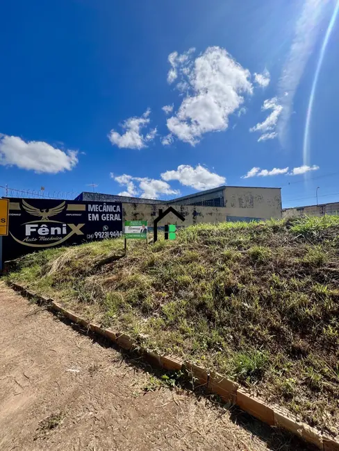Foto 2 de Terreno / Lote para alugar, 587m2 em Bela Vista, Patos De Minas - MG