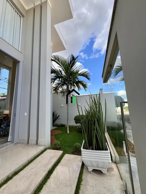 Foto 2 de Casa com 4 quartos à venda, 370m2 em Copacabana, Patos De Minas - MG
