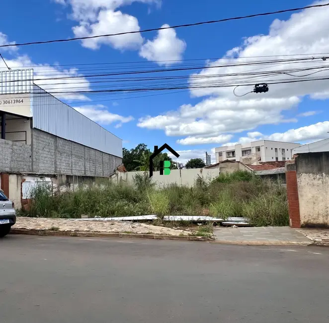 Foto 1 de Terreno / Lote à venda, 472m2 em Vila Garcia, Patos De Minas - MG