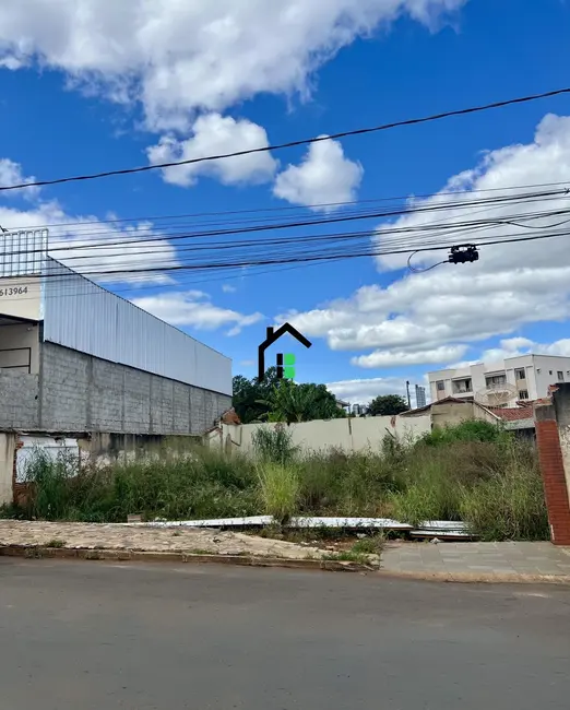 Foto 2 de Terreno / Lote à venda, 472m2 em Vila Garcia, Patos De Minas - MG